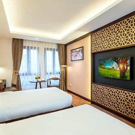 Conifer Grand Hotel Hanoi Exteriör bild